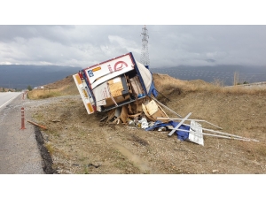 Tosya’da Kontrolden Çıkan Tır Devrildi: 1 Yaralı