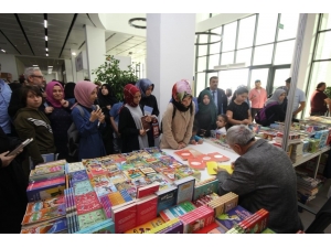 Çayırova Kitap Fuarına Büyük İlgi