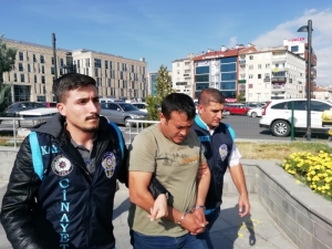 Karısını Defalarca Bıçaklayarak Öldüren Şahıs Adliyeye Sevk Edildi