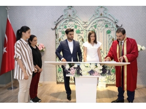 Haliliye’de Çiftler Nezih Ortamda Evleniyor