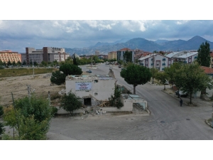 Isparta Ulaşımında Konfor İçin Yolda Kalan Evlerin Yıkımları Sürüyor