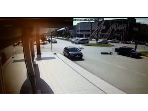 Bisiklet Sürücüsü Metrelerce Sürüklendi