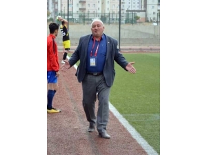 Futbolcusunu Döven Başkan Hacı Yusuf Şahin: