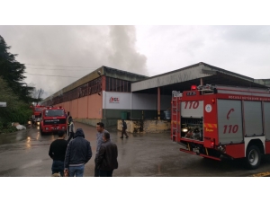 Kocaeli’de Karton Ve Mobilya Deposunda Yangın