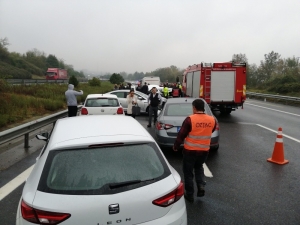 Tem’de 12 Araç Birbirine Girdi: 3 Yaralı