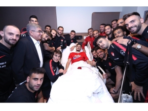 A Milli Takım Heyetinden Dorukhan Toköz’e Ziyaret