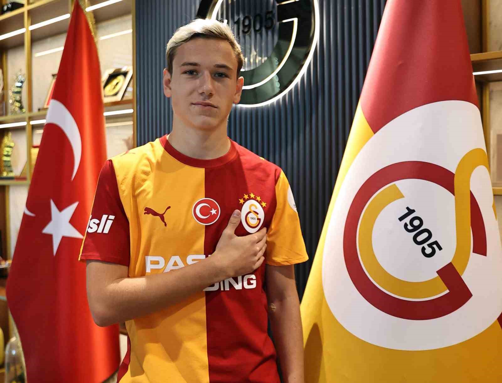aleksey-batrakov-galatasaray-in-ilk-rus-futbolcusu-oldu