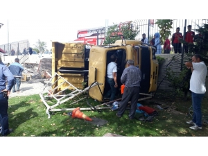 Kayseri’de Freni Patlayan Kamyon Yan Yattı, Çok Sayıda Yaralı Var