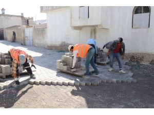 Karaköprü Mahallerinde Yollara Kilitli Parke Döşeniyor