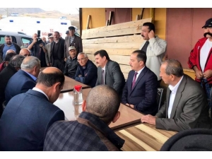 Vali Arslantaş, Trafik Kazasında Hayatını Kaybeden Muhtarın Cenaze Törenine Katıldı