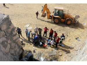 Takla Atıp Tarlaya Uçan Otomobil Sürücüsü Öldü