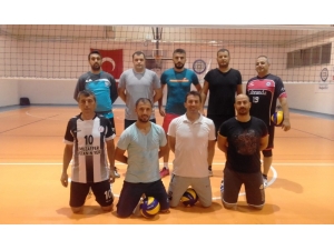 Milas Veteran Voleybol Takımı Çalışmalarını Sürdürüyor