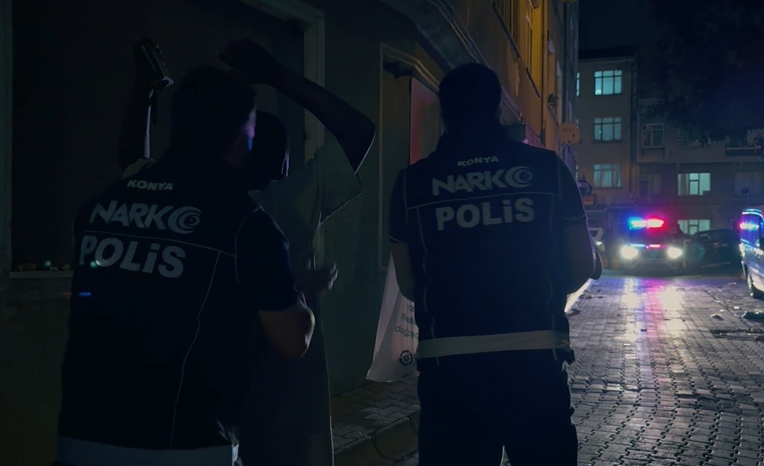 konya-da-narko-mercek-operasyonu-7-kilo-50-gram-hammaddeden-1-ton-78-kilo-bonzai-uretilebilecegi-belirlendi