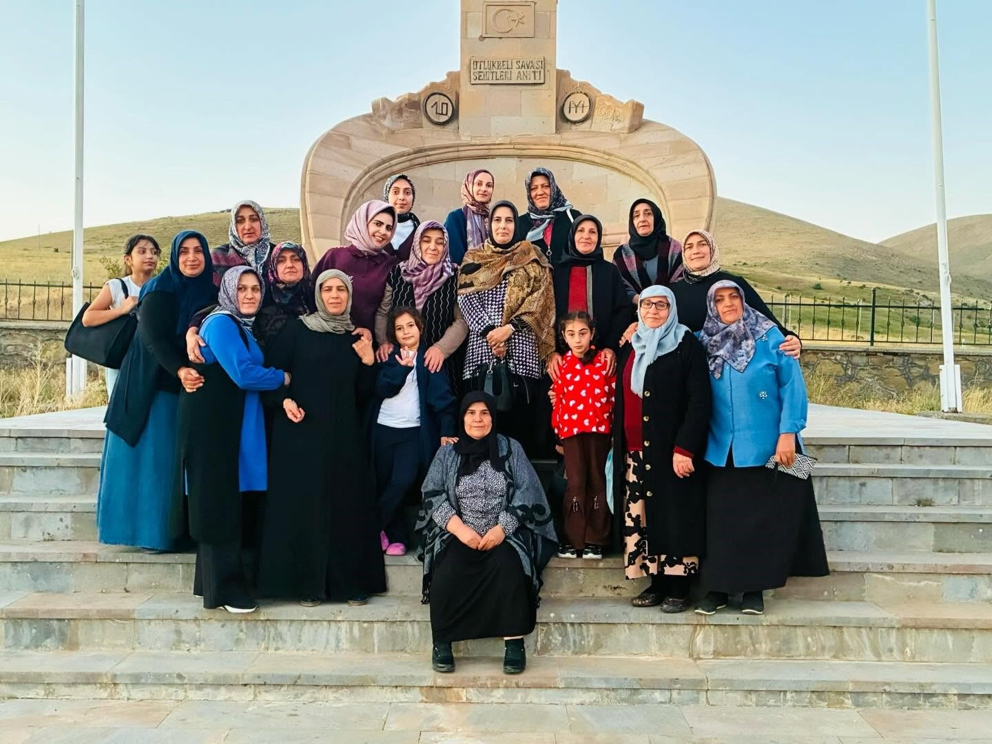 ak-parti-erzincan-kadin-kollari-otlukbeli-nde-kadinlarla-bulustu