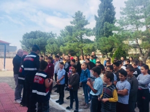 Öğrenciler, Jandarmanın Eğitimi İle ’Trafik Dedektifleri’ Oldu