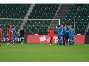 Kadınlar Avrupa Futbol Şampiyonası Elemeleri: Türkiye: 0 - Slovenya: 5 (İlk Yarı)