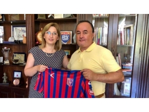 Engin Fırat, Arnavutluk’ta Lider