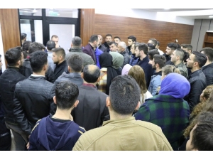 Bolu’da Ülkü Ocakları Üyelerinden Chp’li Meclis Üyesine Protesto