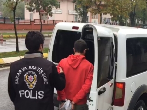 Sakarya’da Oto Teyp Hırsızlığı: 1 Tutuklama