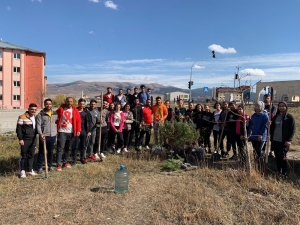 Üniversite Öğrencilerinden Örnek Davranış