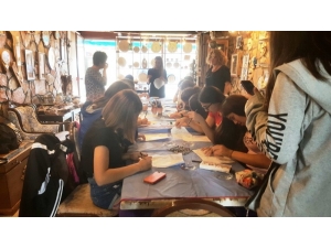 Burhaniye’de Alman Öğrenciler Çini Sanatını Öğrendi