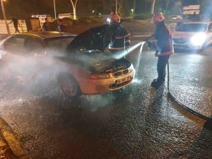 Batman’da Seyir Halindeki Otomobil Alev Aldı