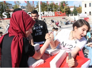 Sivas’ta Bilekler Yarıştı