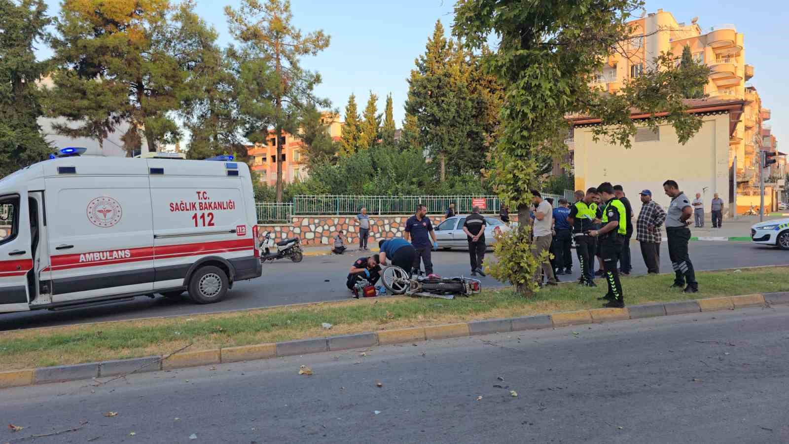 refujdeki-agaca-carparak-devrilen-motosikletin-surucusu-hayatini-kaybetti