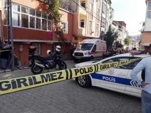 Esenyurt’ta Eve Giren Hırsız, Yaşlı Kadını Boğazını Keserek Öldürdü