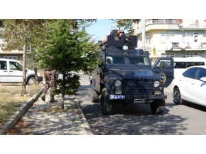 Pompalı Tüfekle Pencereden Ateş Açan Şahıs Polis Tarafından İkna Edildi