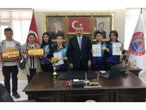 Başkan Kılıç’tan Rekortmen Sporculara Ödül