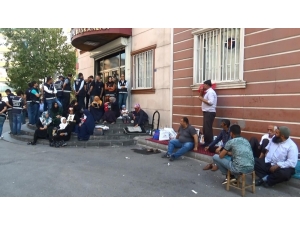 Savaş Uçakları Kalkış Yaptı, Diyarbakır’da Aileler Hdp’ye Tepki Gösterdi