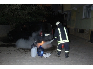 Erken Fark Edilen Yangın, Otomobilin Tamamen Yanmasını Engelledi