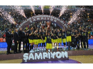 Fenerbahçeli Tuğçe Canıtez: "Kupayı Kazanmak Mutlu Etti"