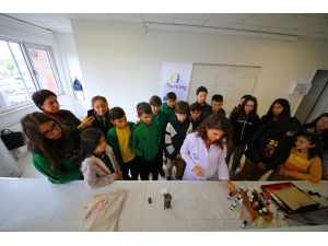 Ortaokulu Öğrencileri Üniversitede Koku Yapımını Denedi