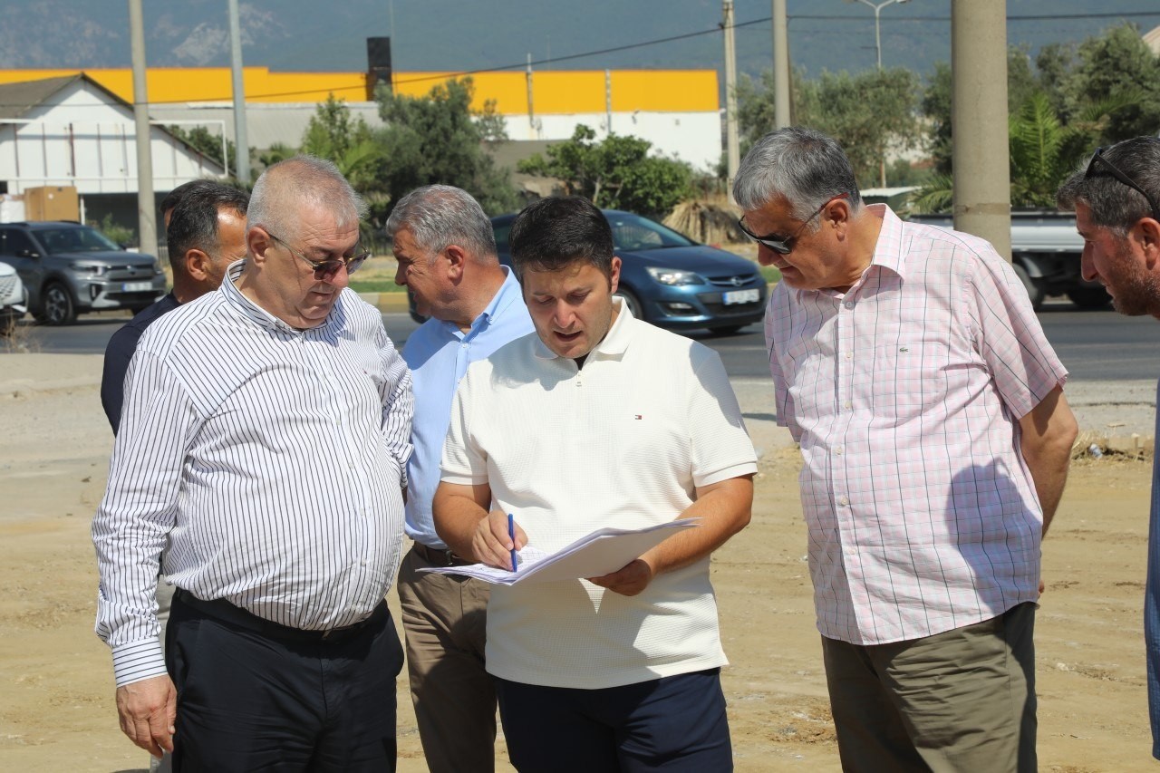 edremit-te-trafigi-rahatlatacak-yan-yol-calismasi