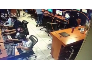 Hesap Ödemeye Geldi, Cep Telefonunu Çalıp Gitti