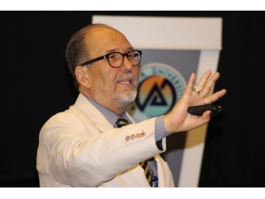 Prof. Dr. Ersan Bocutoğlu: “Trump’ın Attığı Tweetler Komplo Teorilerinin Gerçekliğini Ortaya Çıkardı”