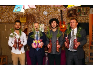 Kastamonu’da Kahve İçene Fidan Hediye Eden Gençler Ödüllendirildi