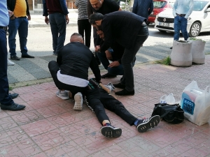 14 Yaşındaki Çocuk Sokak Ortasında Pompalı Tüfekle Yaraladılar