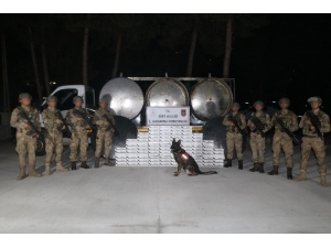 Siirt’te Süt Tankının İçine Gizlenmiş 3 Bin 989 Paket Kaçak Sigara Ele Geçirildi