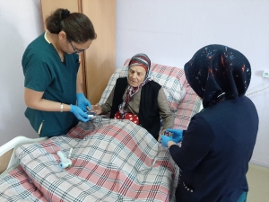 İkna Edilen Melahat Teyze Huzurevine Yerleşti