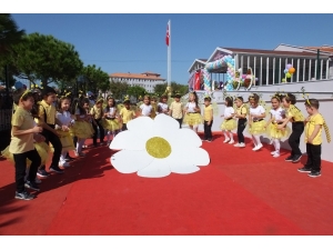 Burhaniye’de Anaokulu Açılışını Bakan Eşi Yaptı