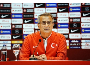 Şenol Güneş: "Oyuncularımızın Karakterini Sahada Güçlü Bir Şekilde Kullanmasını İstiyorum"