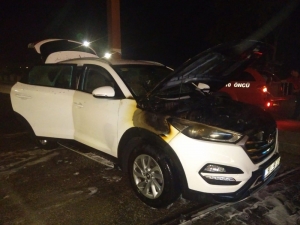 Adana’da Seyir Halindeki Lüks Araç Alev Aldı