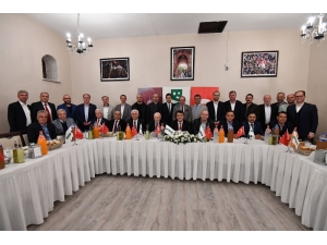 Dündar: "Bursa, Türkiye Ekonomisine Ciddi Katkı Sağlıyor"