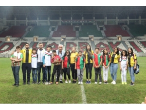 Görme Engelli Gençler İlk Kez Futbol Maçına Gitti