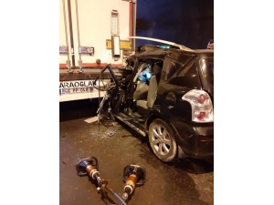 Otomobil Tıra Çarptı: 1 Yaralı