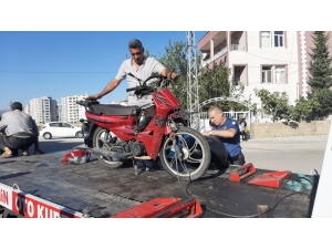 Minibüs İle Motosiklet Çarpıştı: 1 Yaralı