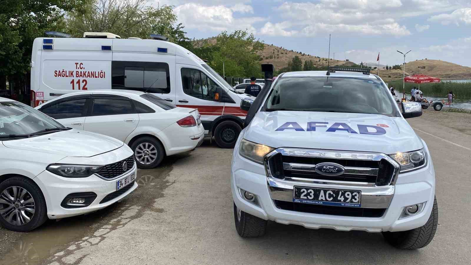 hazar-golu-nde-gezi-teknesi-batti-7-kisi-kurtarildi